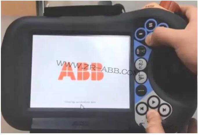 ABB�C(j��)����ʾ�̺���ĻУ��(zh��n)Ԕ��