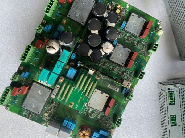 ABB工業(yè)機(jī)器人伺服驅(qū)動器通電無顯示故障維修